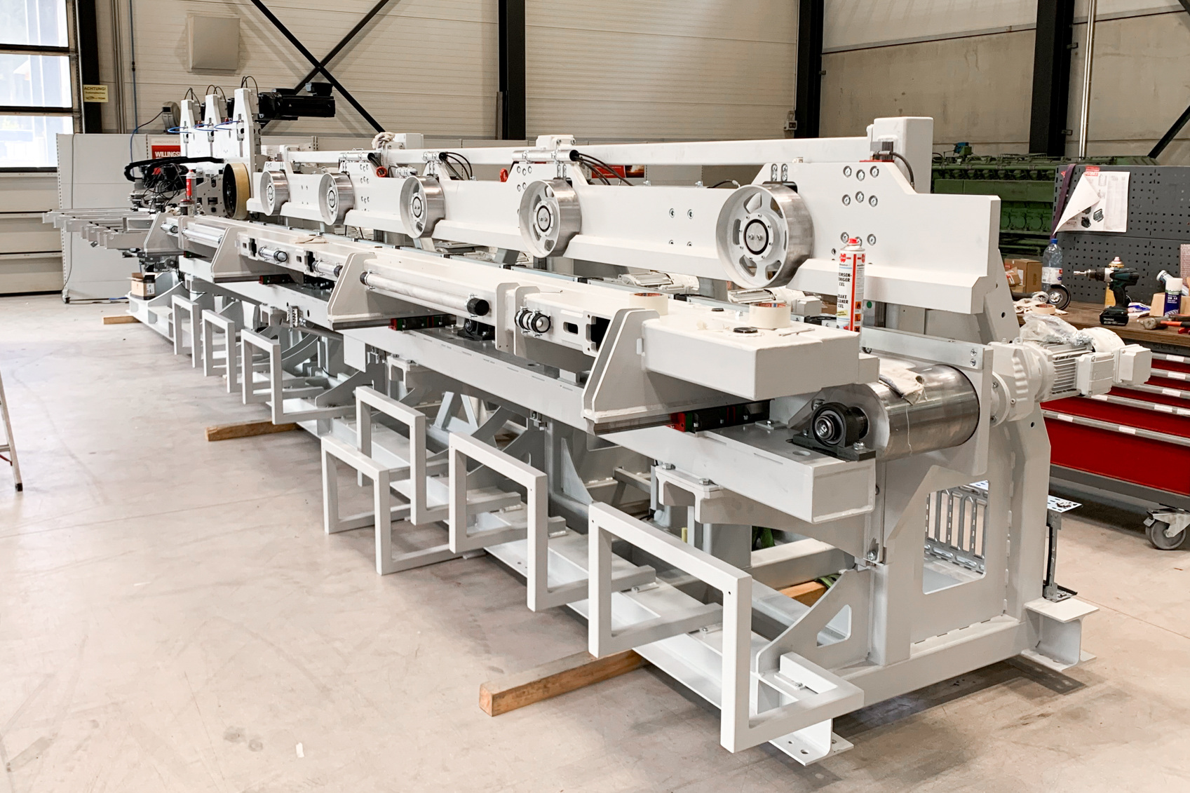 Automatic high-speed planer infeed